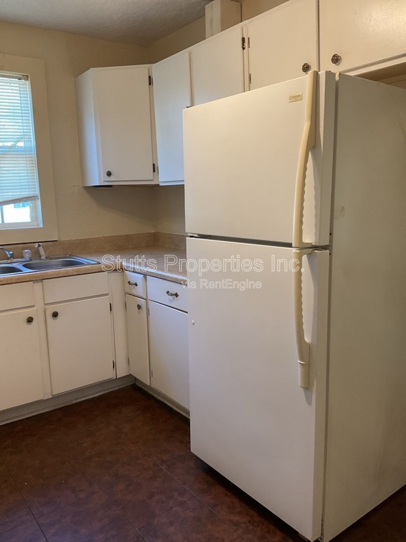 2001 Midway Street Florence Alabama 35630 (2BD/1BA) property image