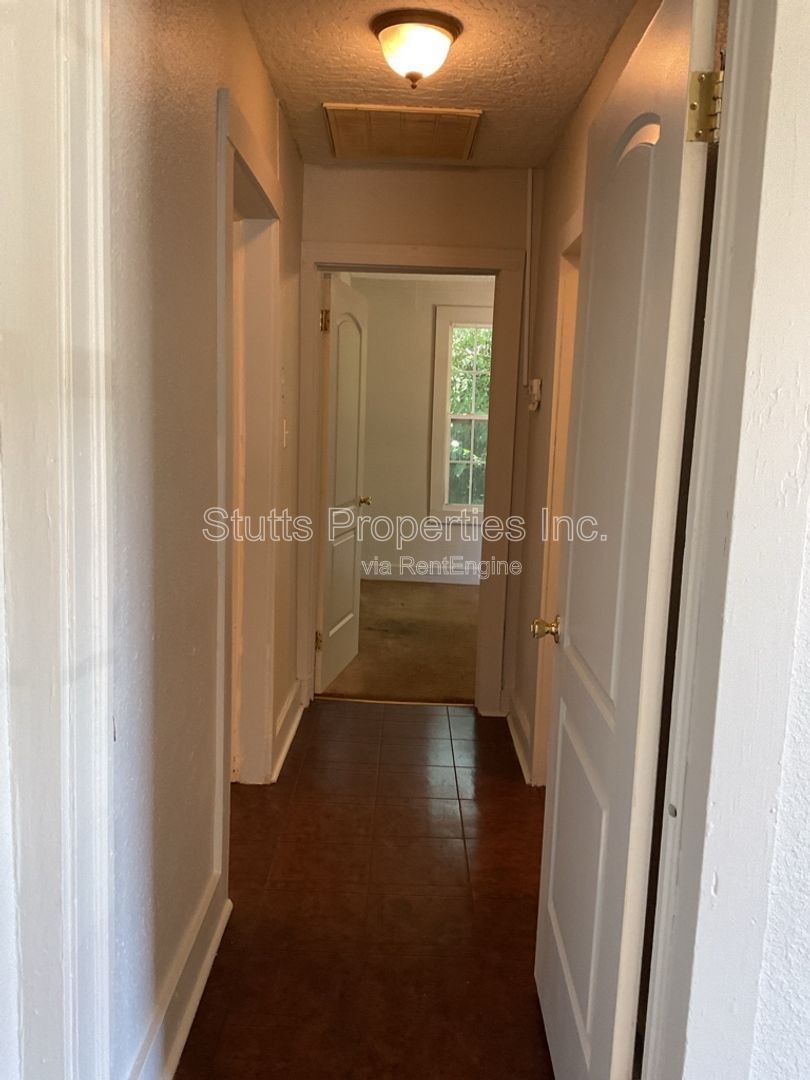 2001 Midway Street Florence Alabama 35630 (2BD/1BA) property image