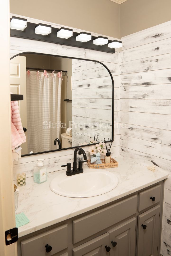 2424 Roberts Lane Unit B-14 Florence, AL 35630 (2BD/2BA) property image