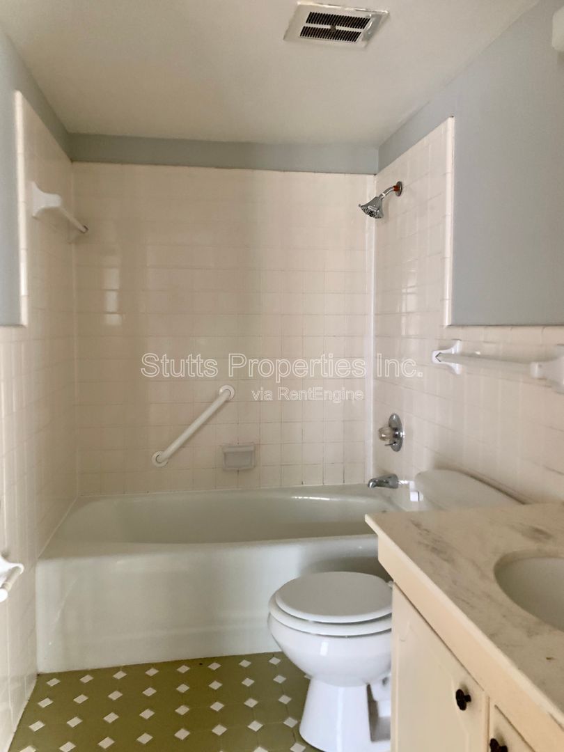 1975 Darby Drive Unit A-5 Florence AL 35630 (2BD/1.5) property image