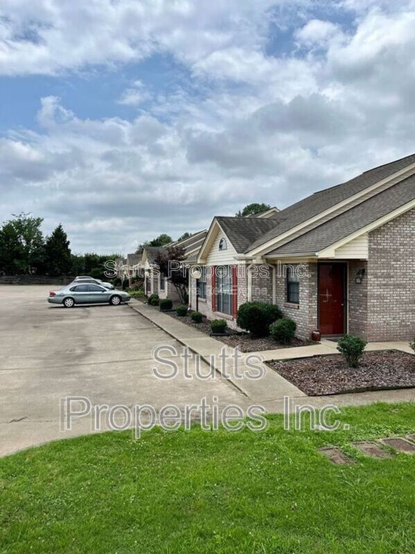 2424 Roberts Lane Unit G-68 Florence, AL 35630 (2BD/2BA) property image