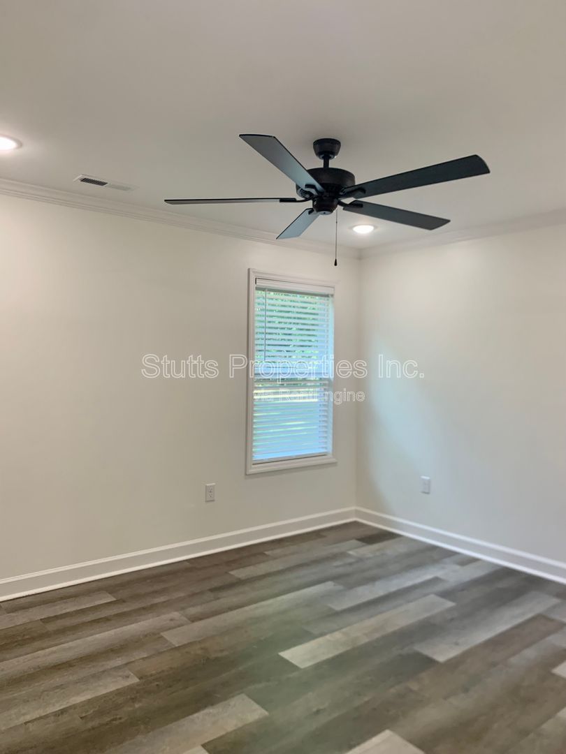 711 Hill Ave., Muscle Shoals AL 35661 (3BD/2BA) property image