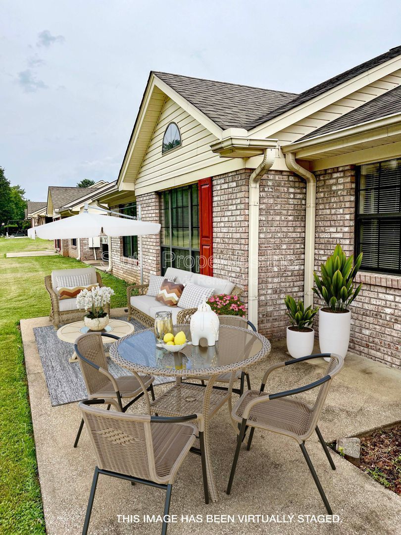 **Newly Renovated, Quiet 2BR/2BA Classic Upstairs or Downstairs Apartment Located Inside The Creekside Apartment Complex in Florence ** property image