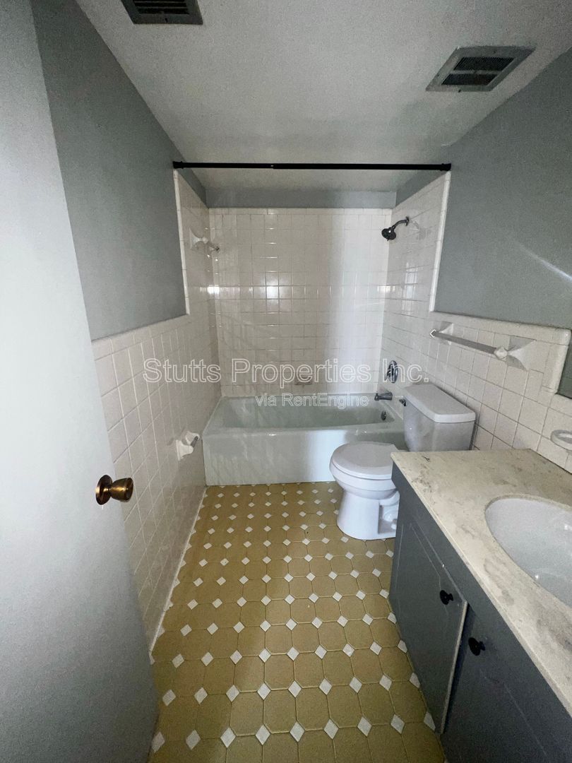 1975 Darby Drive Unit D-7 Florence, AL 35630 (2BD/1.5BA) property image