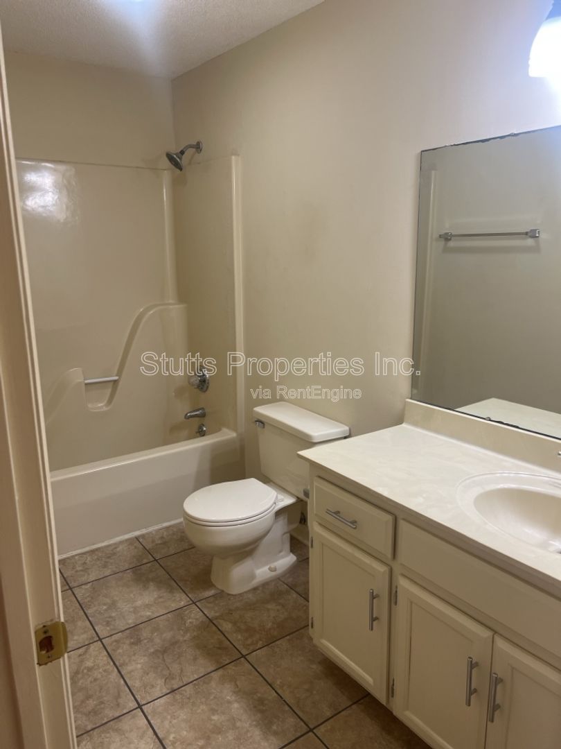 253 Woodcastle Drive Florence, AL 35630 (3BD/2BA) property image