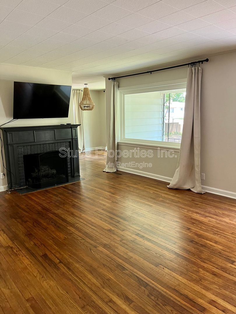 1813 Tune Avenue Florence, AL 35630 property image