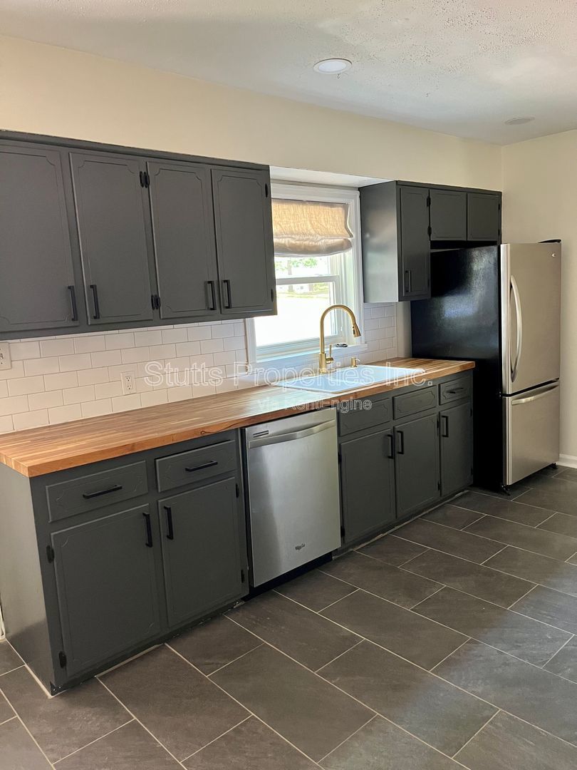 1813 Tune Avenue Florence, AL 35630 property image