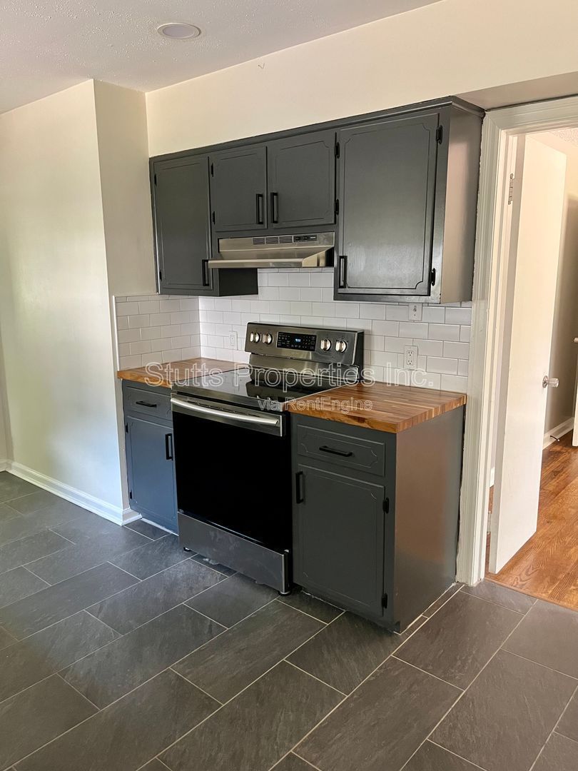 1813 Tune Avenue Florence, AL 35630 property image