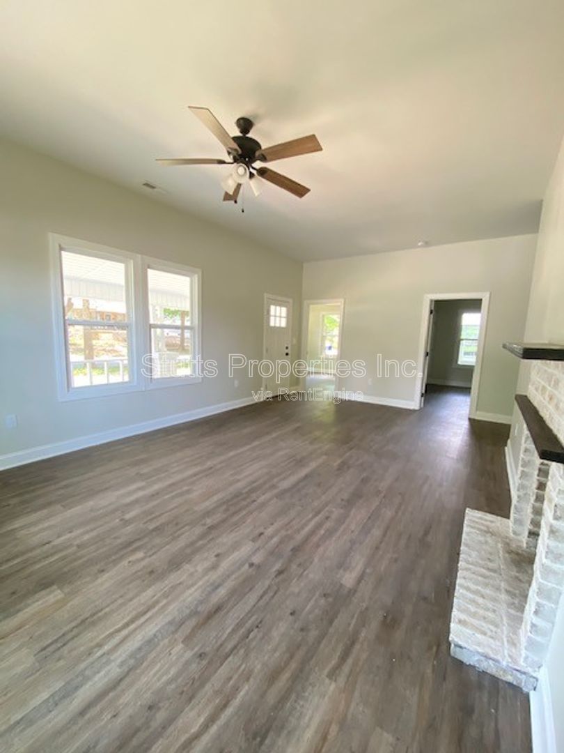 602 E Mobile Street Florence AL 35630 (3BD/2BA) property image