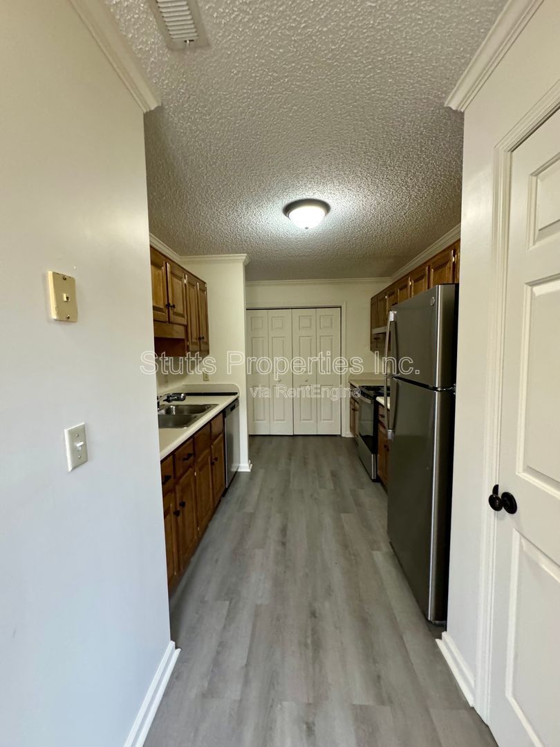 2424 Roberts Lane Unit L-105 Florence, AL 35630 (2BD/2BA) property image