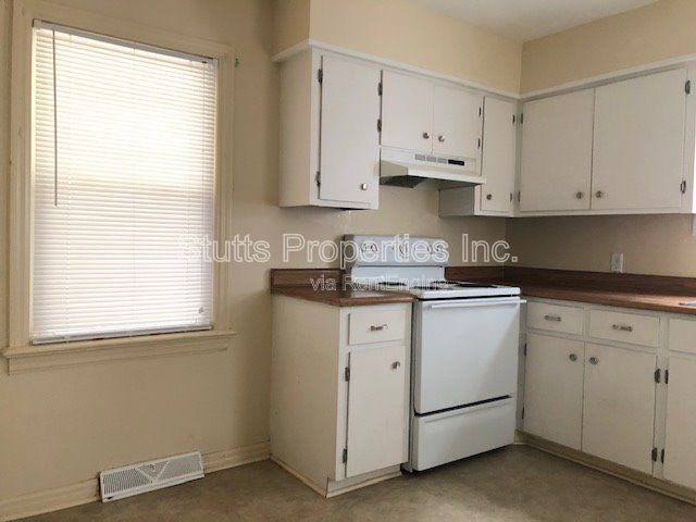 1938 Shade Avenue Florence, AL 35630 (3 BD/1 BA) property image