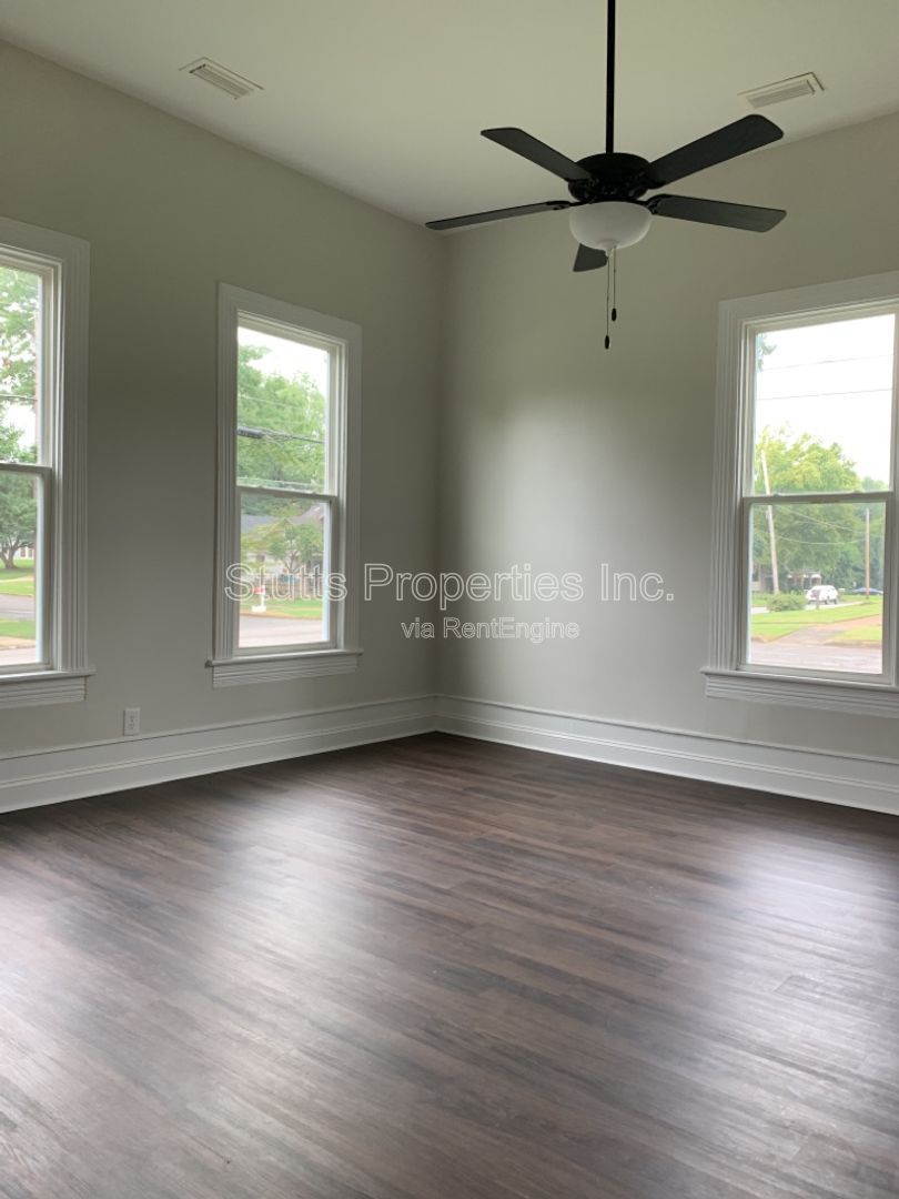 406 W. 1st St Tuscumbia, AL 35674 (3BD/2BA) property image