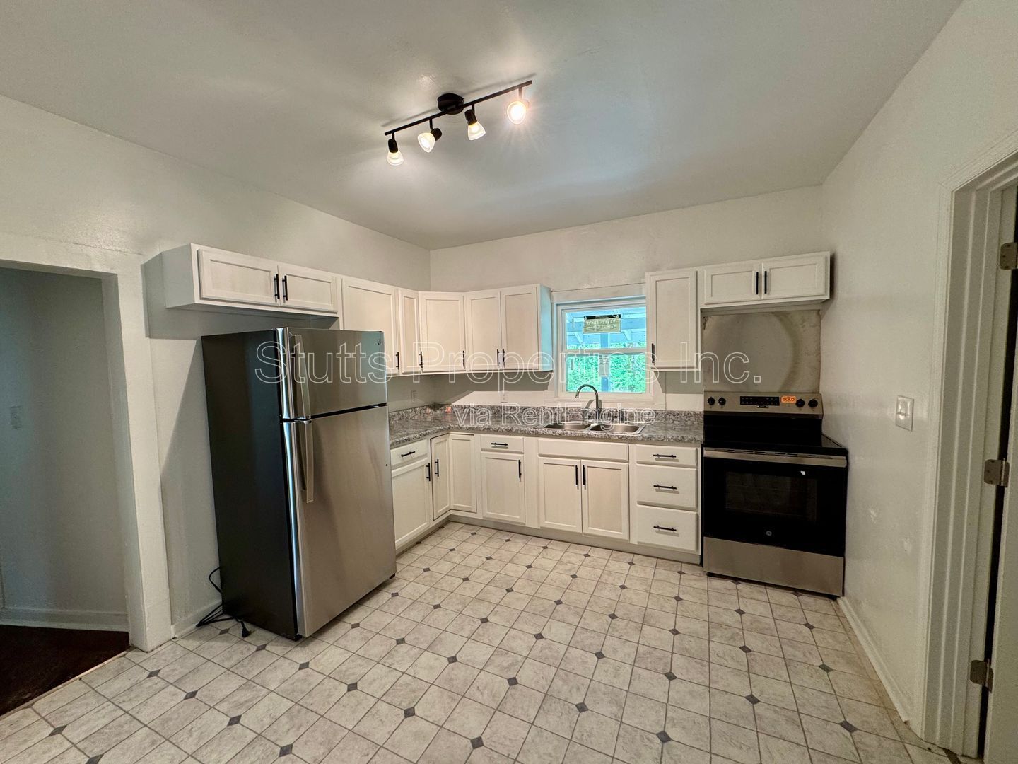 2010 Vulcan St, Florence, AL 35630 (2BD/1BA) property image