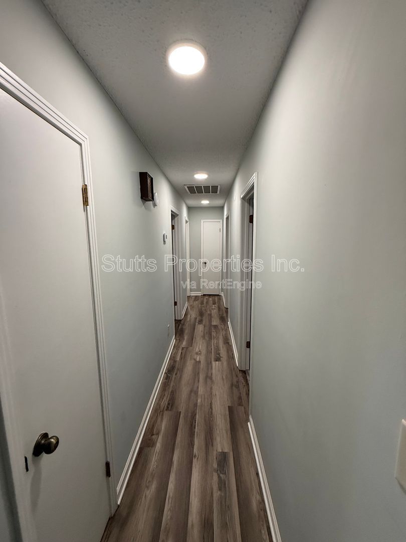 913 Waverly Avenue property image