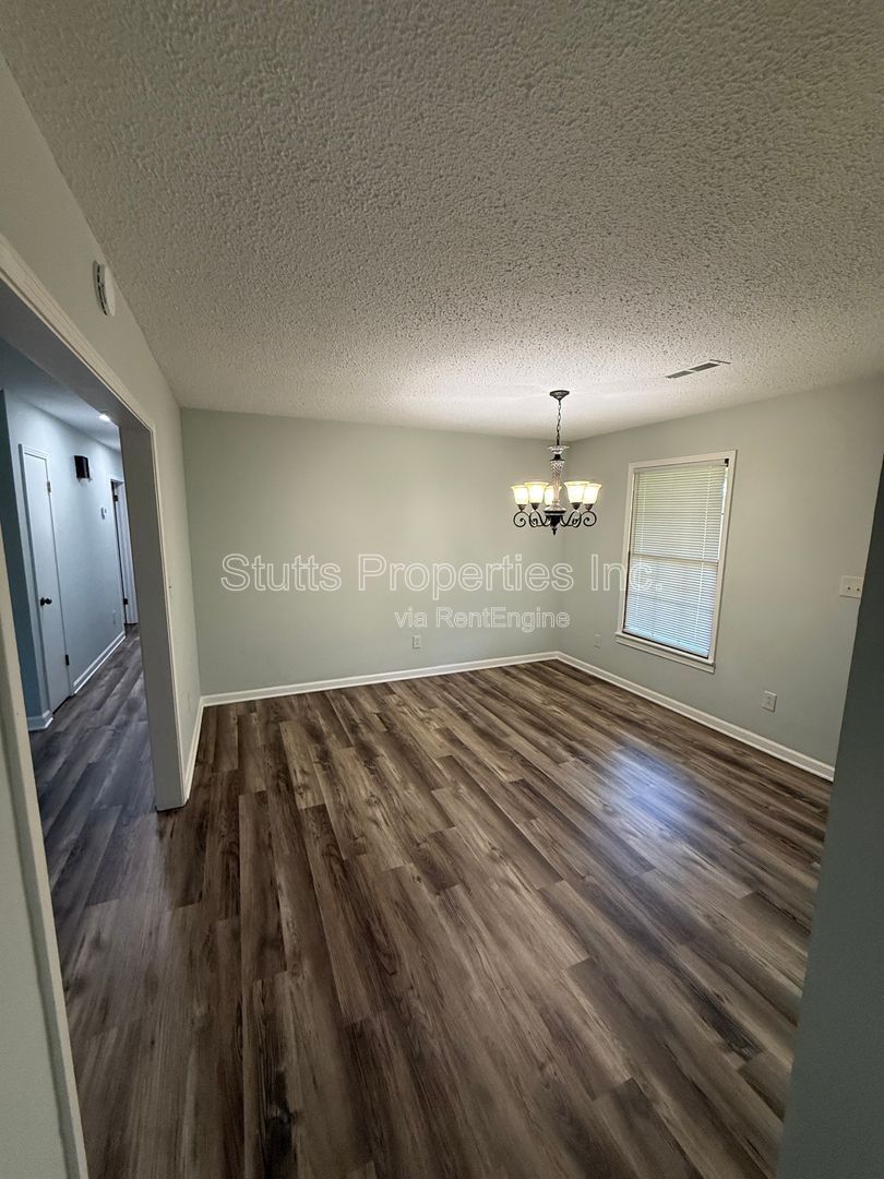 913 Waverly Avenue property image