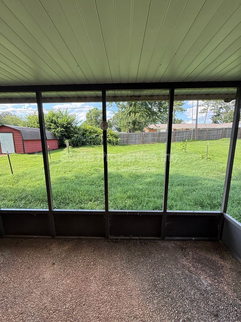 913 Waverly Avenue property image