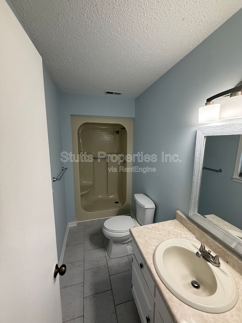 913 Waverly Avenue property image