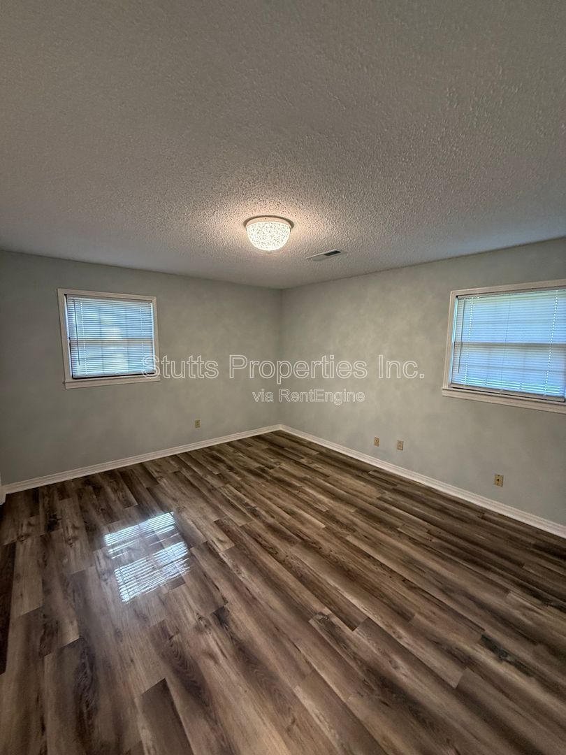 913 Waverly Avenue property image