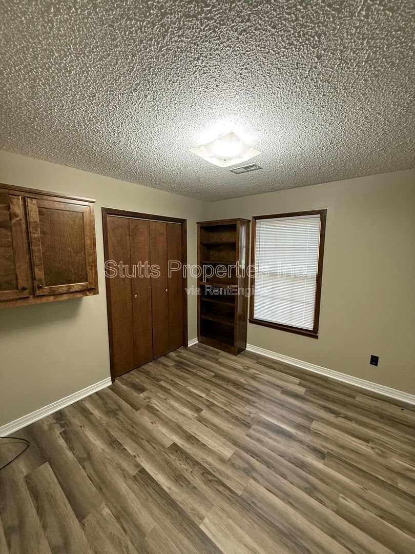 913 Waverly Avenue property image