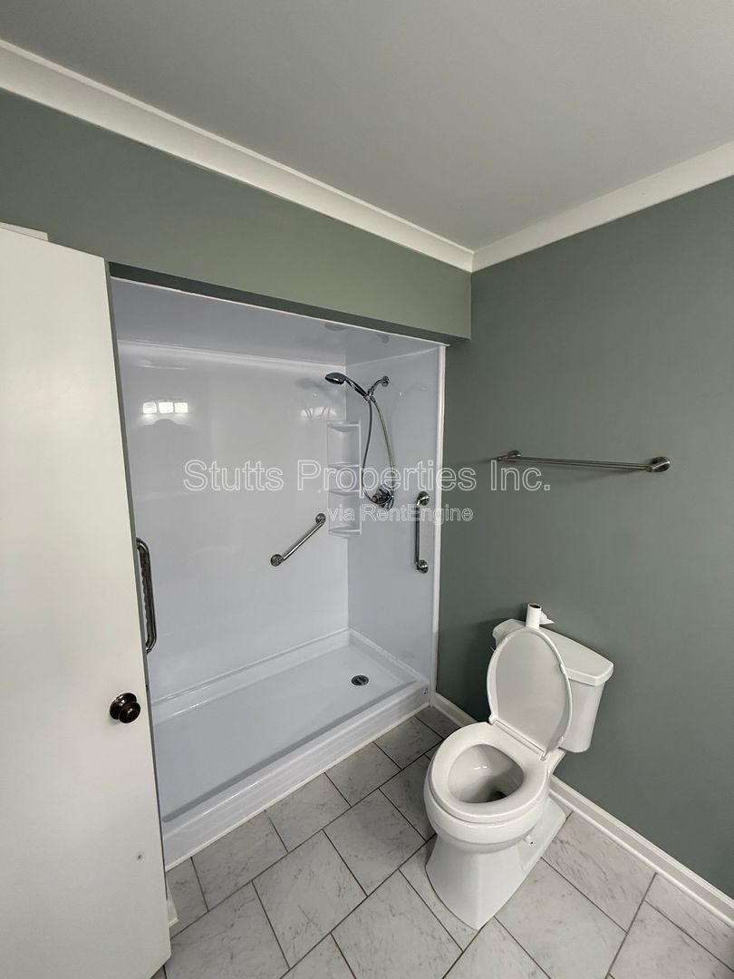 913 Waverly Avenue property image