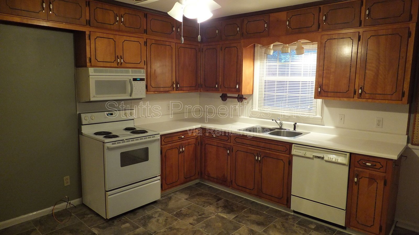 1918 Hermitage Drive Florence AL 35630 (4BD/2.5BA) property image