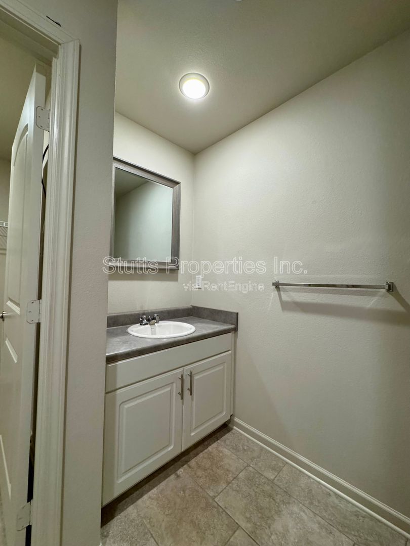 Harvest Hills Apartments - 104 Spindle Ct. Unit 403 Muscle Shoals. AL 35661 (2BD/2BA) property image