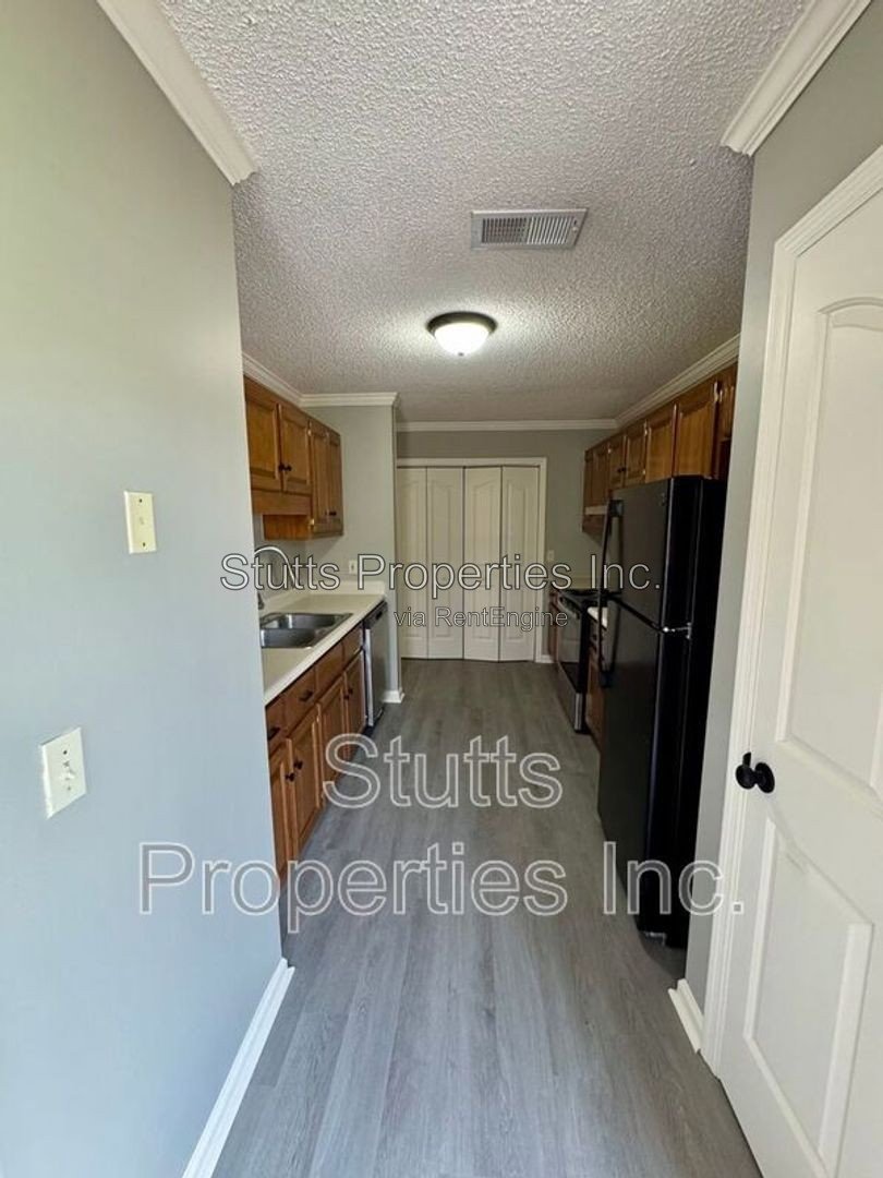 2424 Roberts Lane Unit K-100 Florence, AL 35630 (2D/2BA) property image