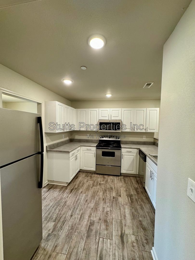 Harvest Hills Apartments - 104 Spindle Ct. Unit 202 Muscle Shoals. AL 35661 (2BD/2BA) property image