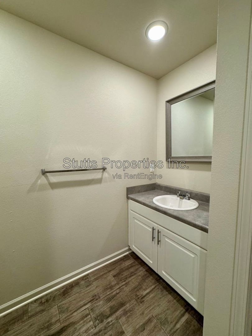 Harvest Hills Apartments - 104 Spindle Ct. Unit 202 Muscle Shoals. AL 35661 (2BD/2BA) property image
