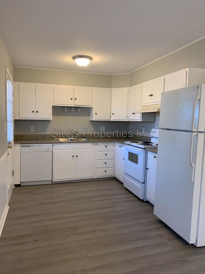1975 Darby Drive Unit E-8 Florence, AL 35630 (3BD/2BA) property image