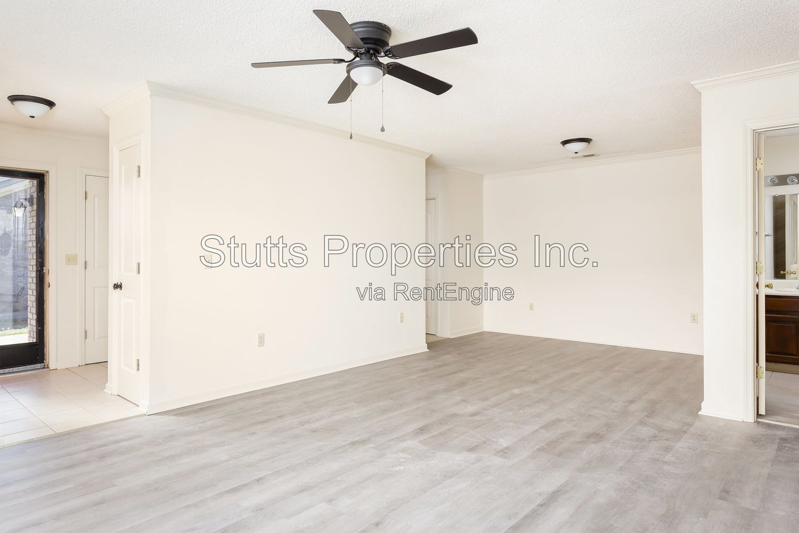 **Newly Renovated, Quiet 2BR/2BA Classic Upstairs or Downstairs Apartment Located Inside The Creekside Apartment Complex in Florence ** property image