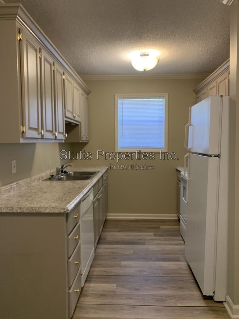 Lions West - 321 W Irvine Avenue Unit H Florence AL 35630 (1BD/1BA) property image