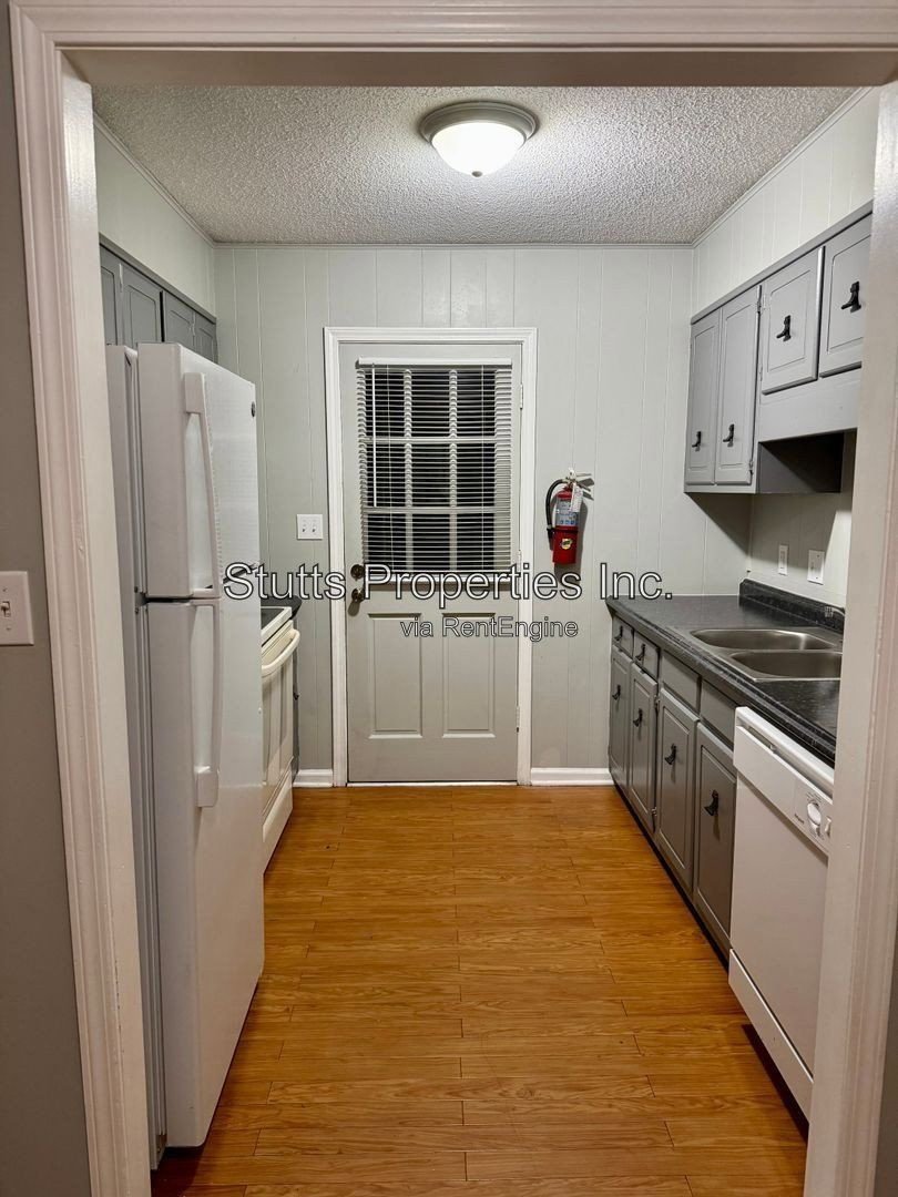 1975 Darby Drive #E 5 property image